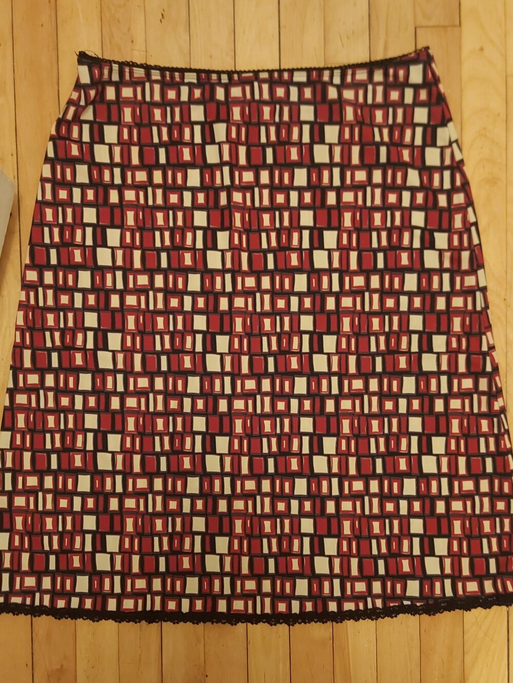 Le Chateau Red and Cream Geometric A-Line Skirt